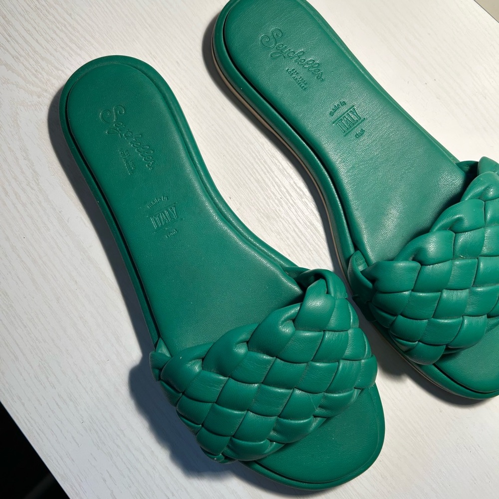 Seychelles Green Quilted Sandals for Beach Days